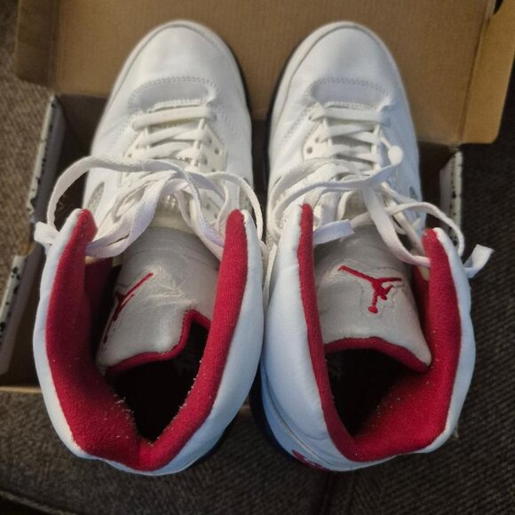 Athletic_Shoes